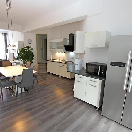 Apartment Ferienwohnung Mit 3 Schlafraeumen *